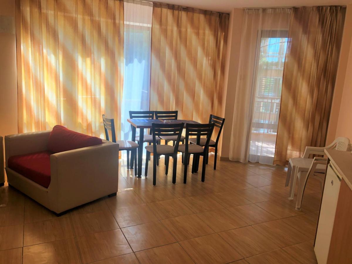 Complex Golden Dreams Aparthotel Pantai Sunny Luaran gambar
